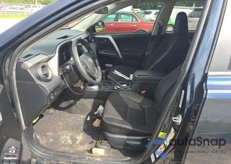 2017 Toyota Rav4 Le z USA, uszkodzony, nr VIN JTMZFREV7HJ117398